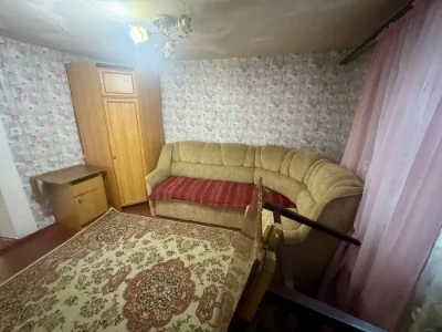 Продам трикімнатну частину будинку.