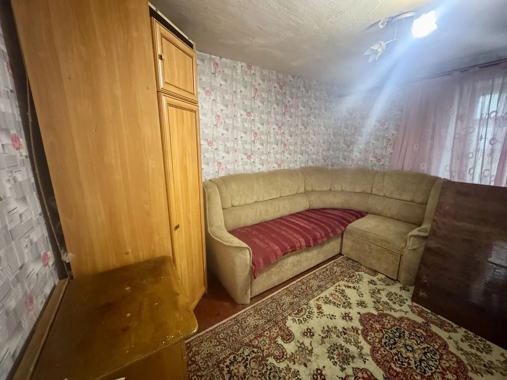 Продам трикімнатну частину будинку.