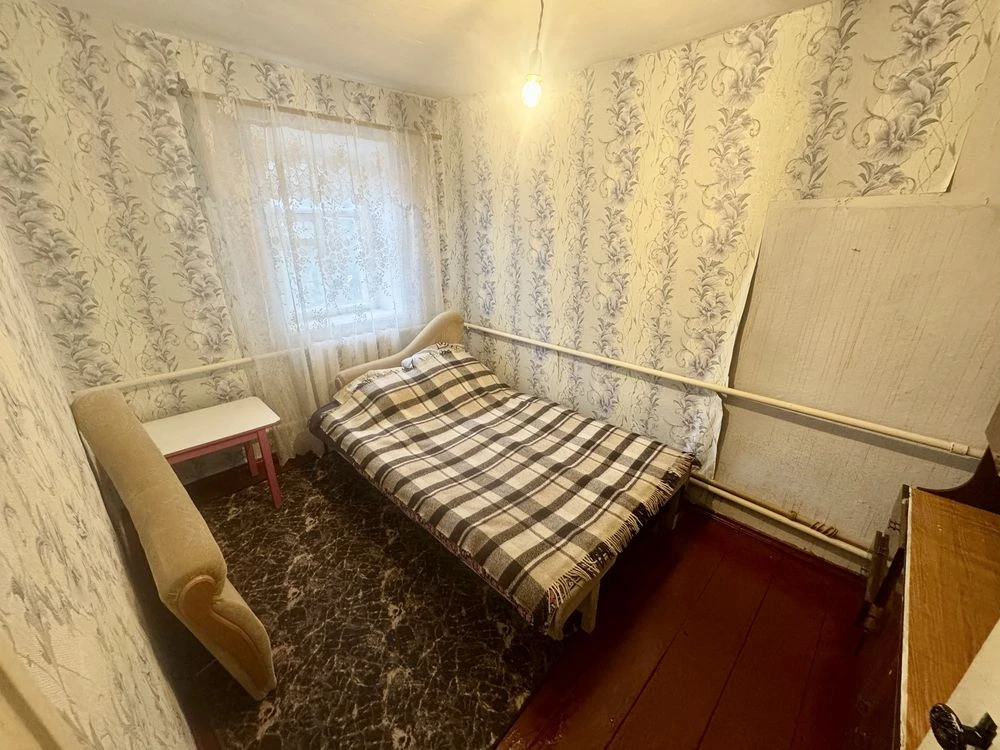 Продам трикімнатну частину будинку.