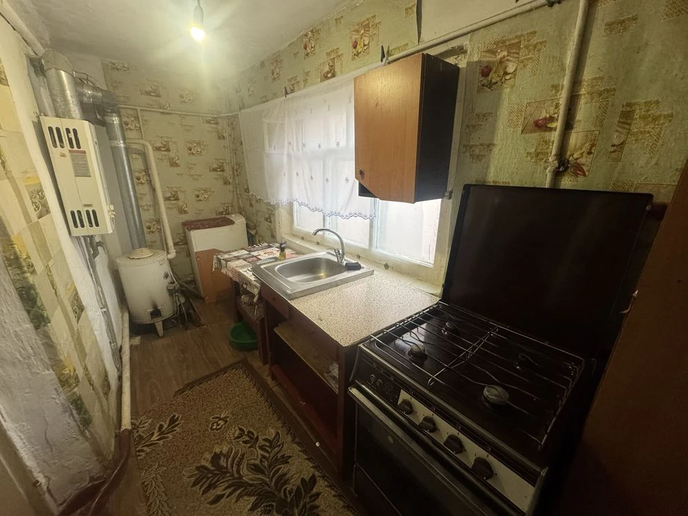Продам трикімнатну частину будинку.