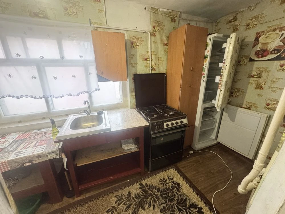 Продам трикімнатну частину будинку.