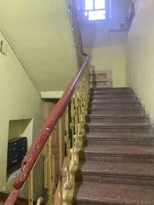 Продам кімнатну Центр Університет вул Алчевських
