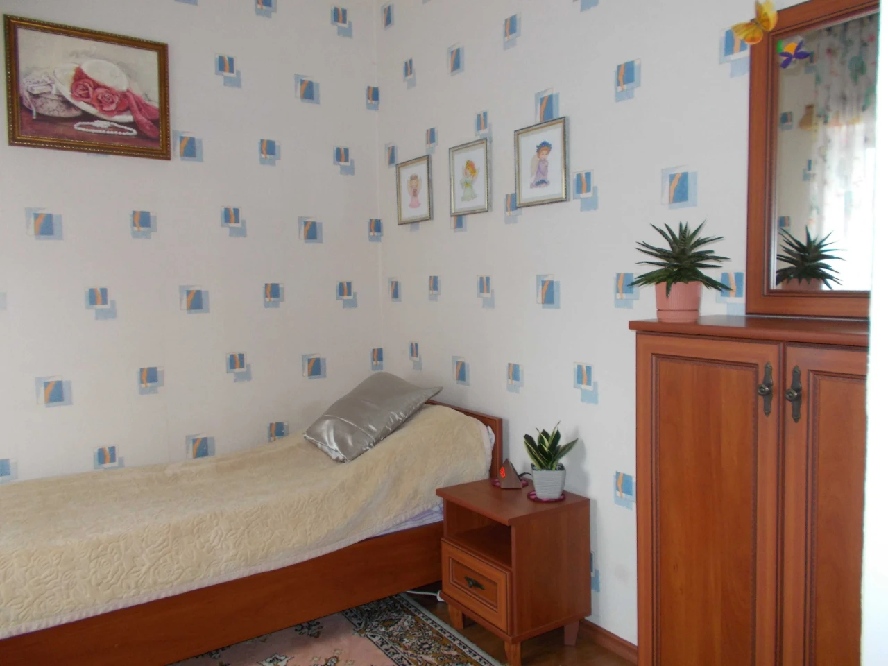 Продам будинок 70 м2 + 6,5 сот приват зем ділянка + 2 гаражі