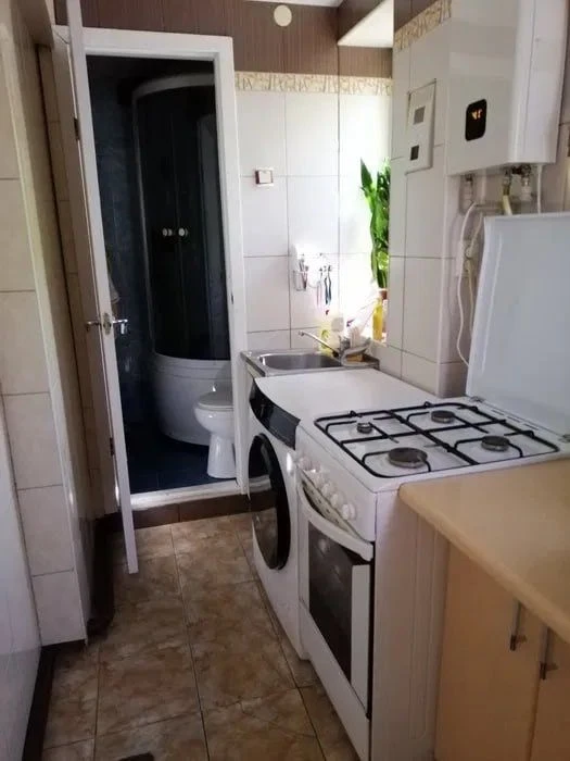 продам 2 квартиру в загальному дворі