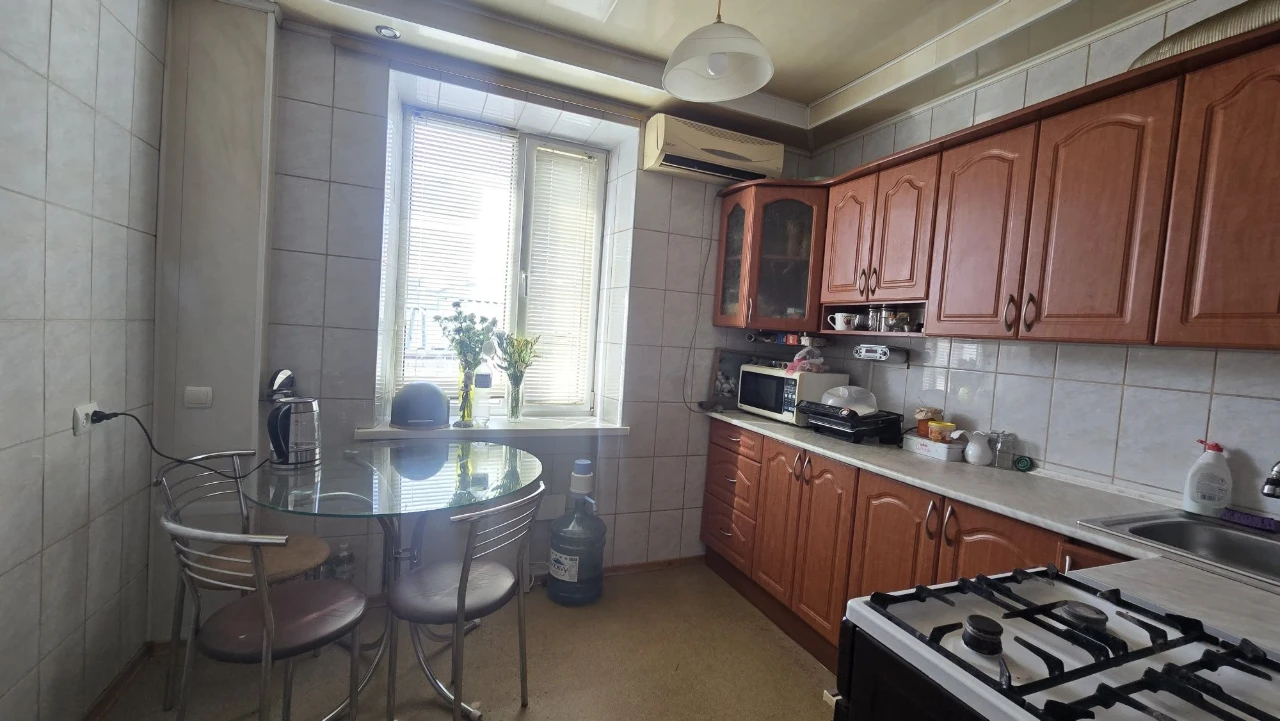 Продаж 3к ЦЕНТР закритий двір