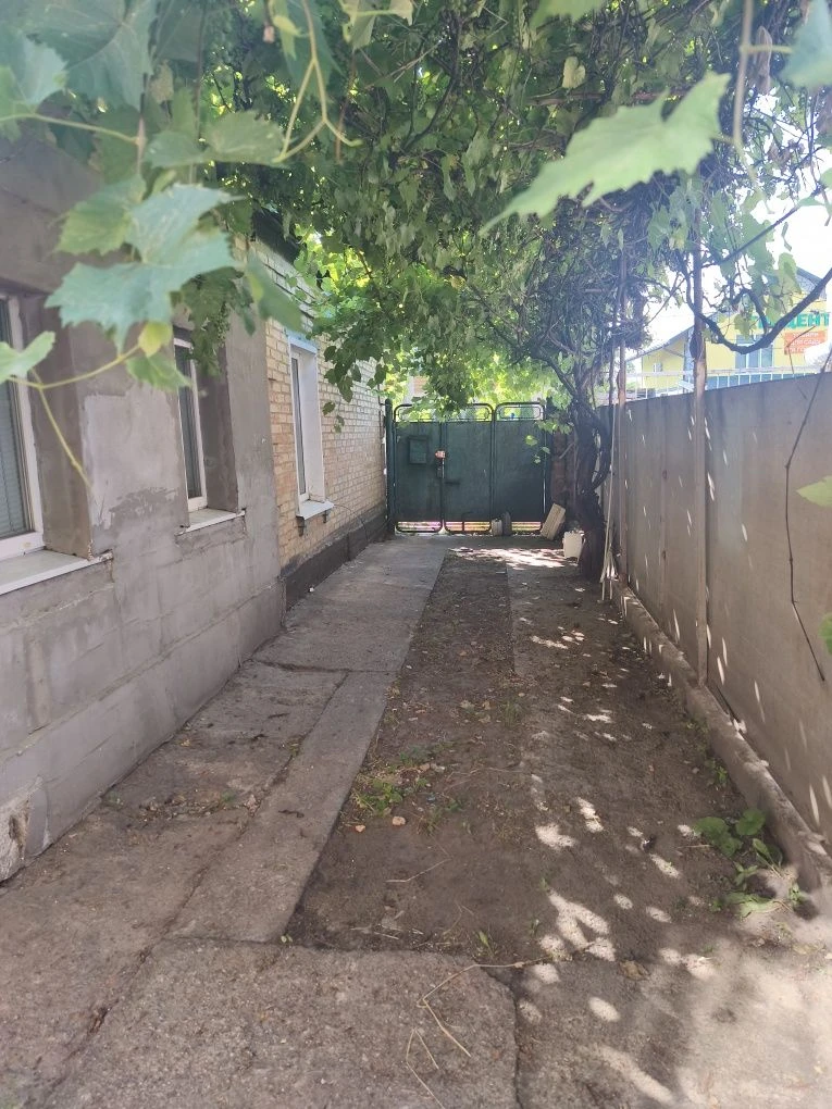 продам частину будинку.Новомиколаївка