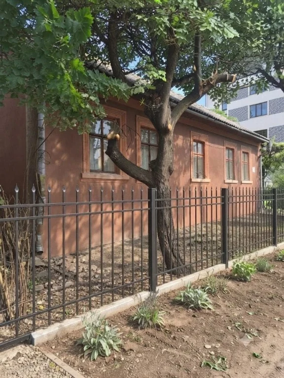 Продаж приватизованої ділянки з будинком та всіма міськими к