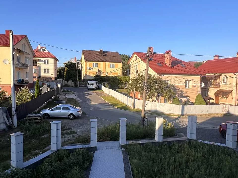 Будинок. Чернівці, Затишна вул.