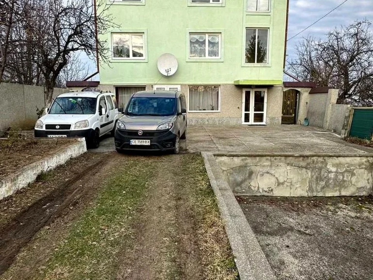 Будинок. Чернівці, Горіхівська вул.