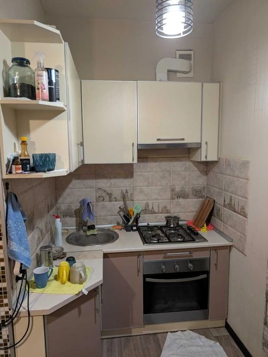 I am selling a 2-room apartment near the metro station "Tractor Plant".
