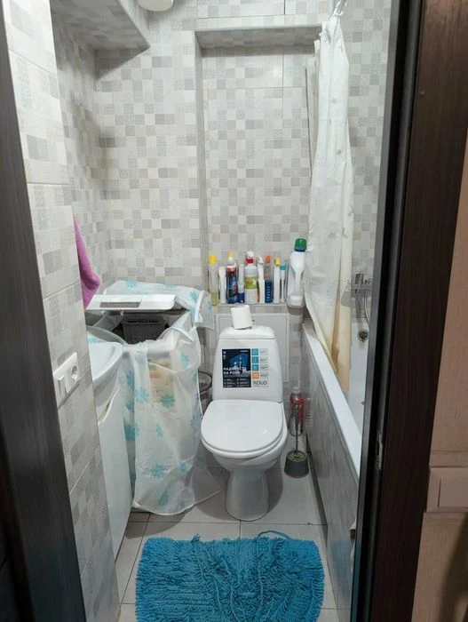 I am selling a 2-room apartment near the metro station "Tractor Plant".