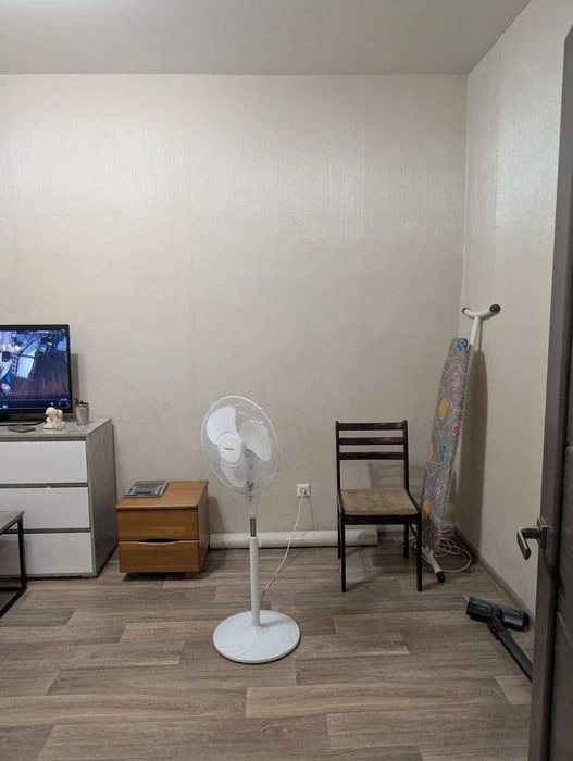 I am selling a 2-room apartment near the metro station "Tractor Plant".