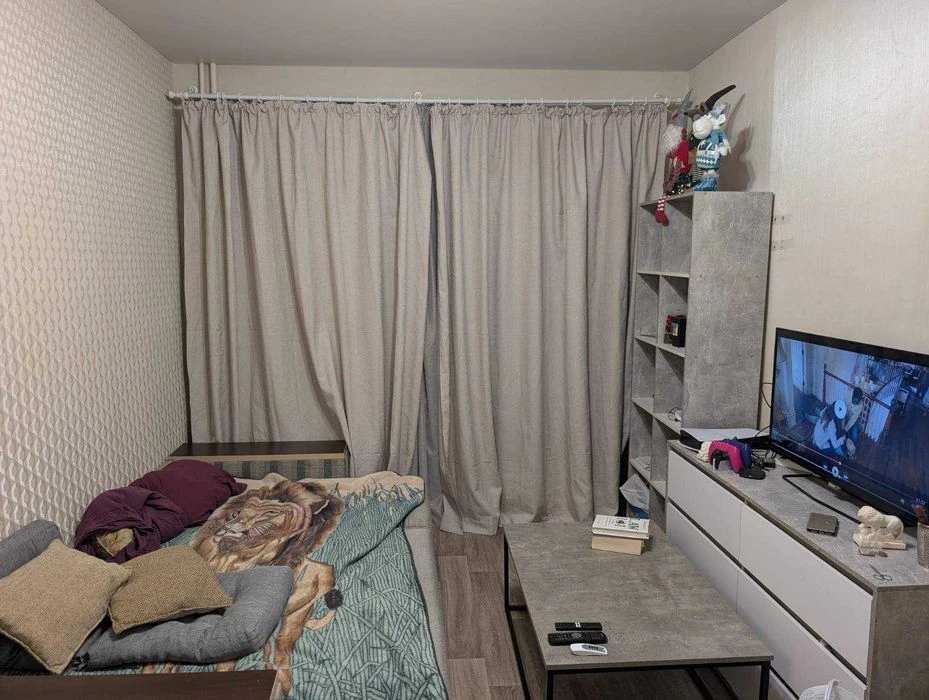 I am selling a 2-room apartment near the metro station "Tractor Plant".