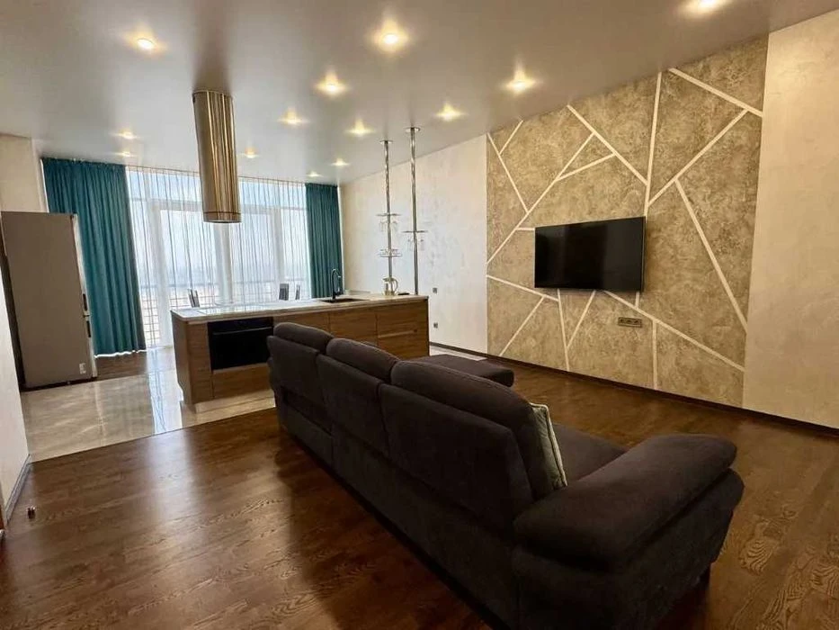 Продам видову 2-к квартиру з ремонтом у ЖК Дует | 81 м² |