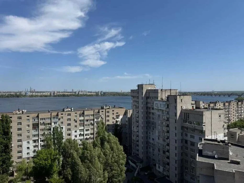 Продам видову 2-к квартиру з ремонтом у ЖК Дует | 81 м² |