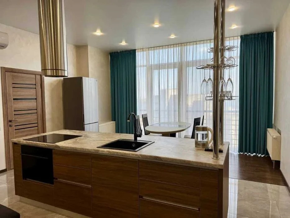 Продам видову 2-к квартиру з ремонтом у ЖК Дует | 81 м² |