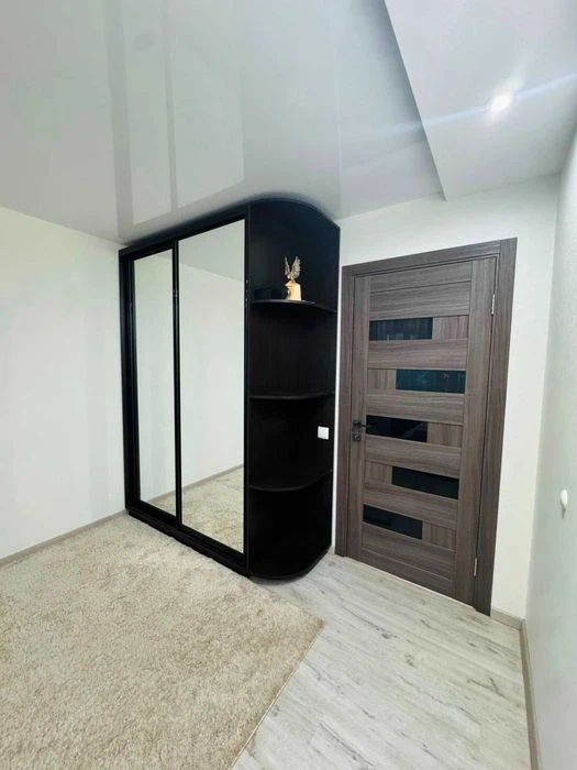 Selling a renovated two-bedroom apartment in Saltovka.