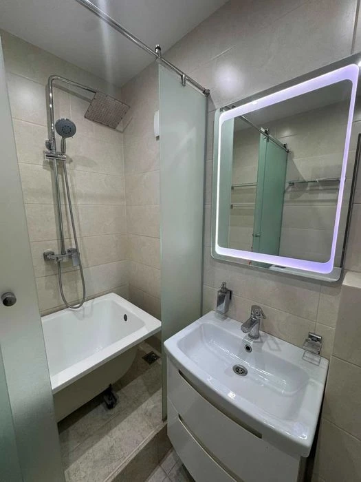 Selling a renovated two-bedroom apartment in Saltovka.