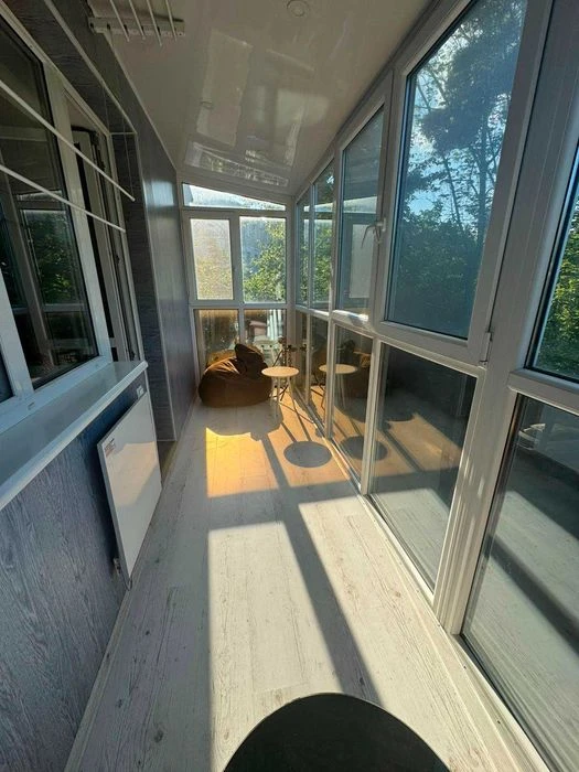 Selling a renovated two-bedroom apartment in Saltovka.