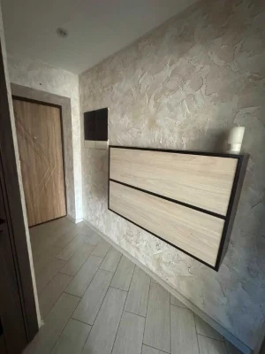 Selling a renovated two-bedroom apartment in Saltovka.