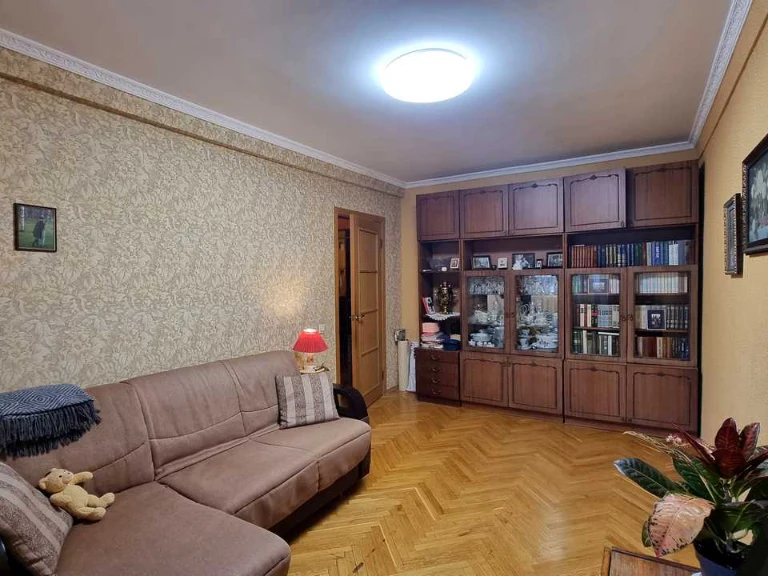 Квартира. Київ, Мілютенка вул.