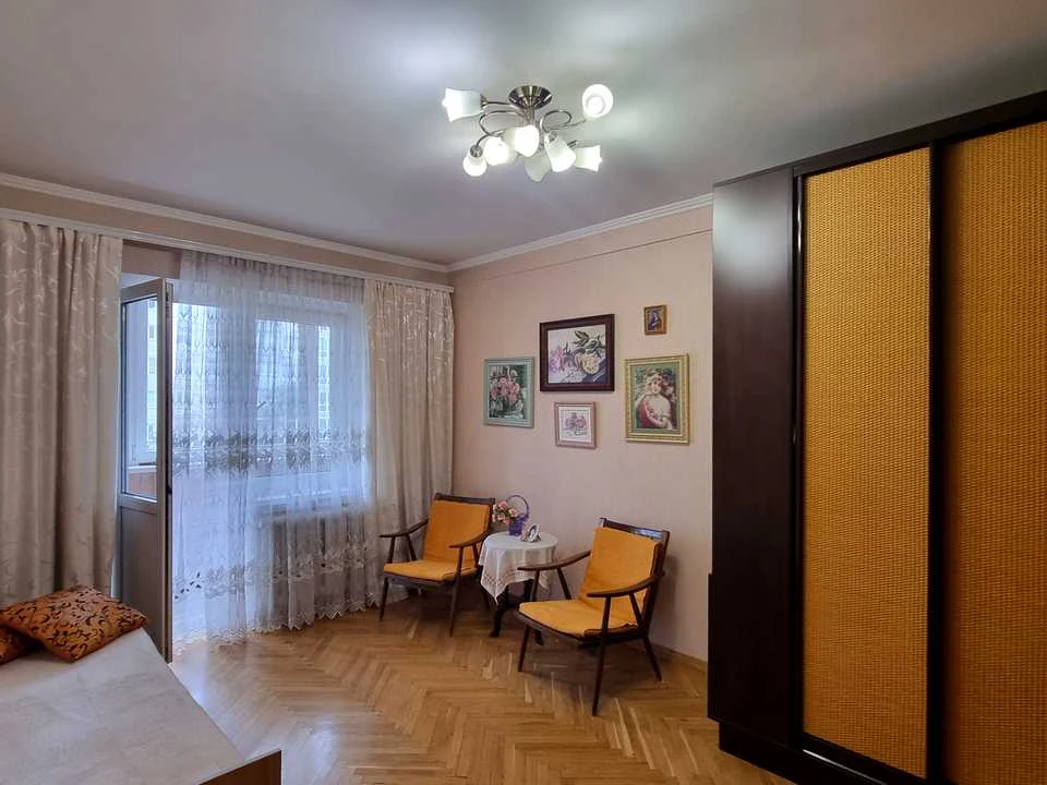 Квартира. Київ, Мілютенка вул.