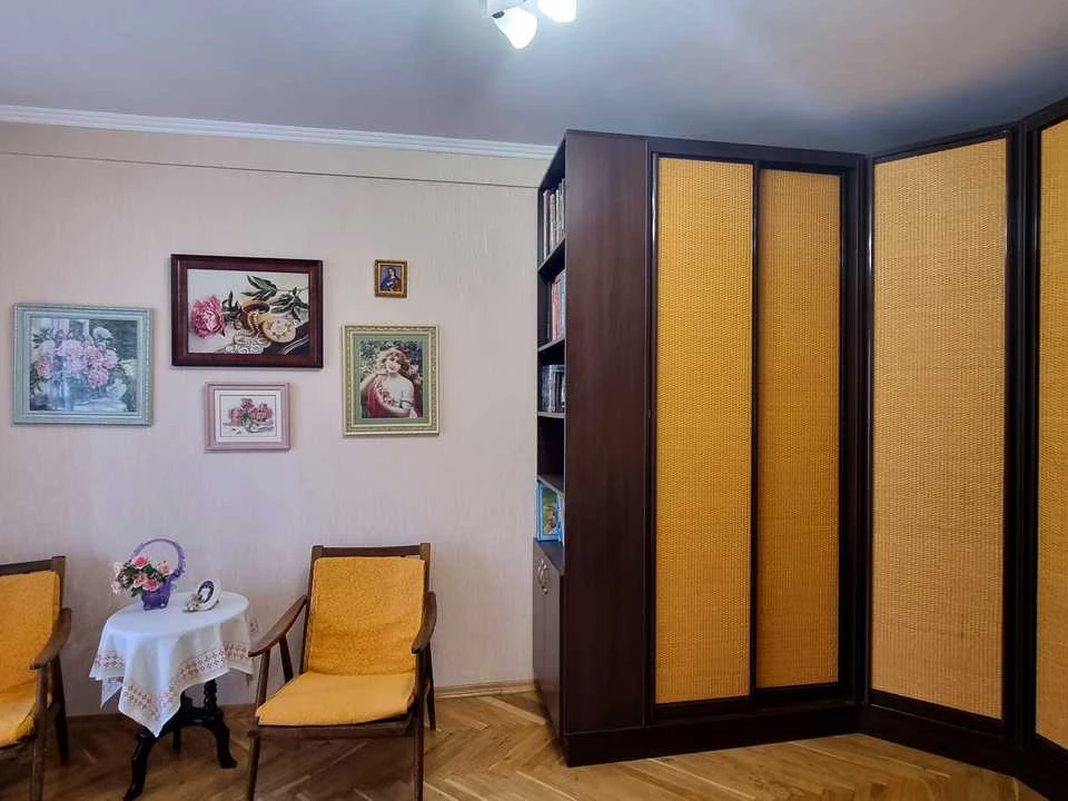 Квартира. Київ, Мілютенка вул.