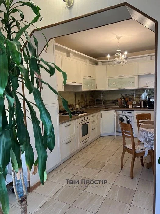 Sale of a three-room apartment without commission for the buyer