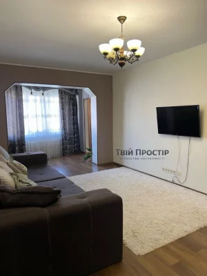 Sale of a three-room apartment without commission for the buyer