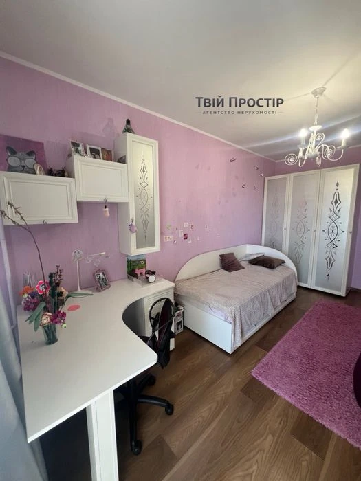 Sale of a three-room apartment without commission for the buyer