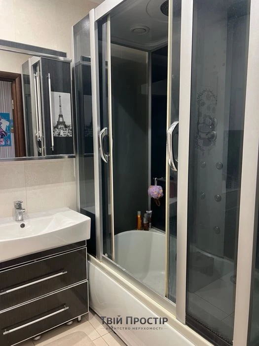Sale of a three-room apartment without commission for the buyer