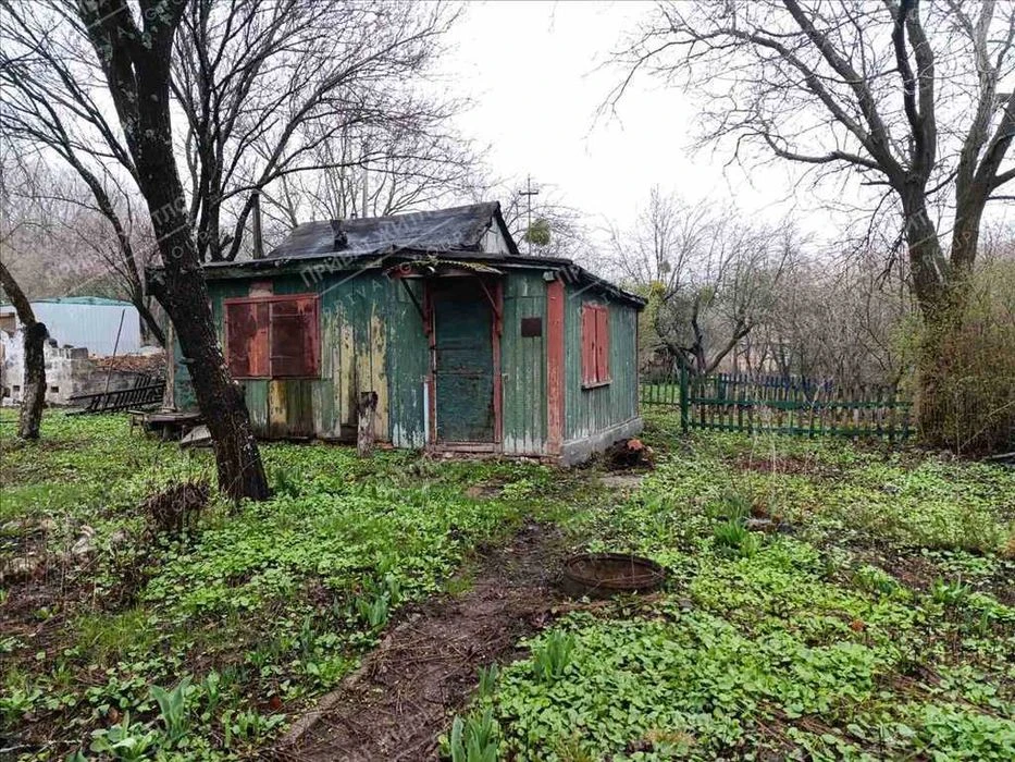 Ділянка з дачним будиночком в перспективі!