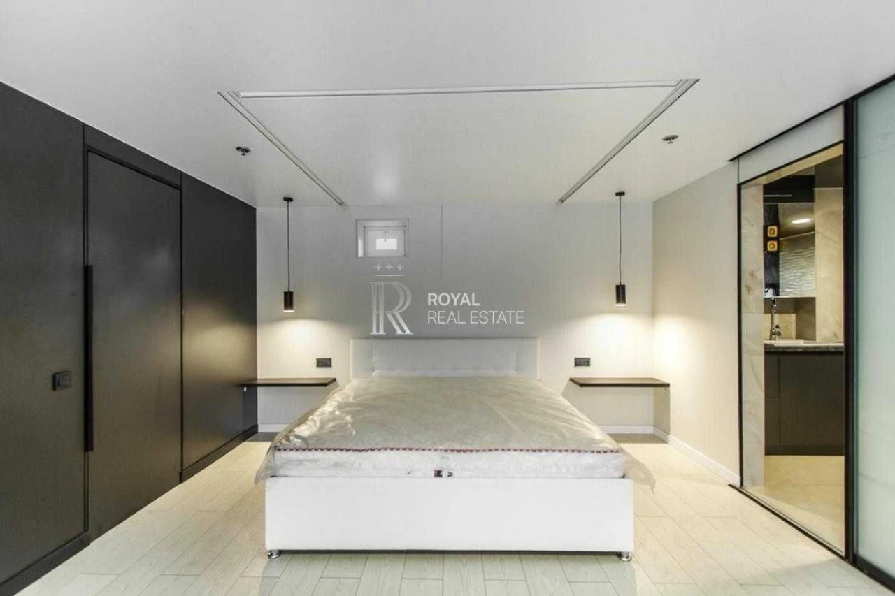 Оренда простора 2-к квартира 240 м² у клубному будинку вул.