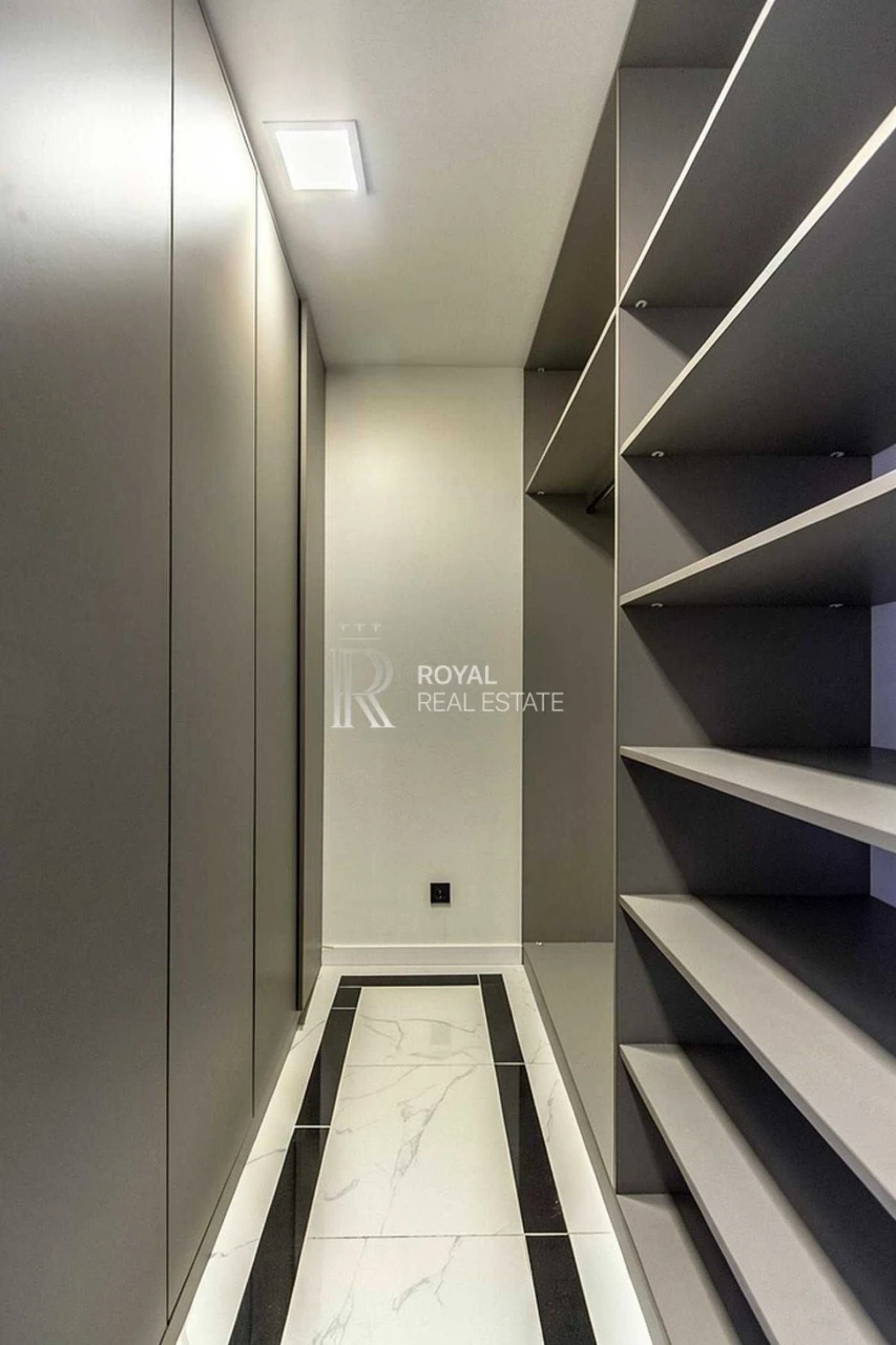 Оренда простора 2-к квартира 240 м² у клубному будинку вул.
