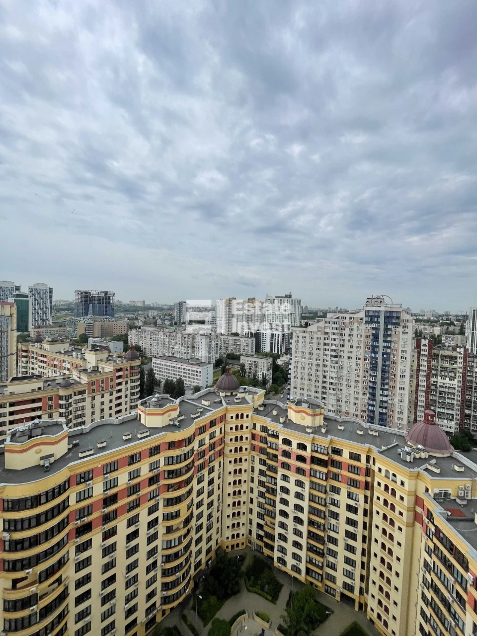 Оренда великої дворівневої квартири в центрі Києва, вул Дмит
