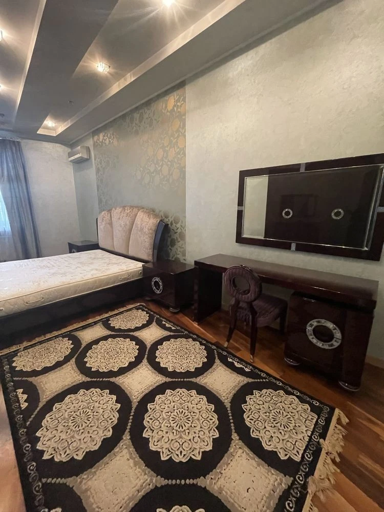 Без% Печерскі липки! Квартира-80 м2, парковка