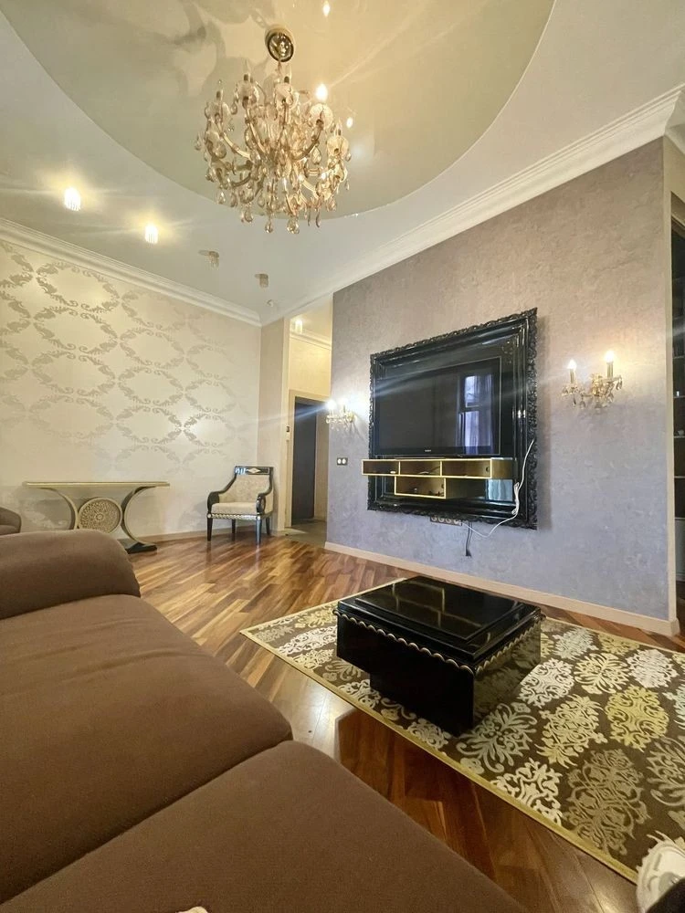 Без% Печерскі липки! Квартира-80 м2, парковка