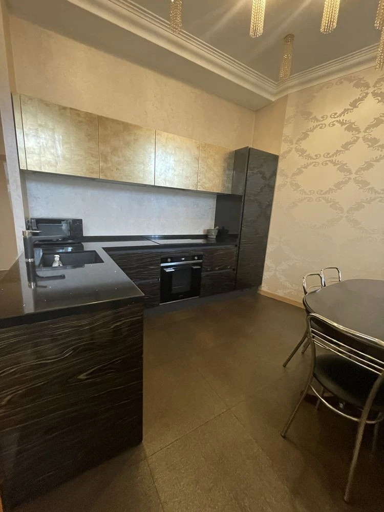 Без% Печерскі липки! Квартира-80 м2, парковка