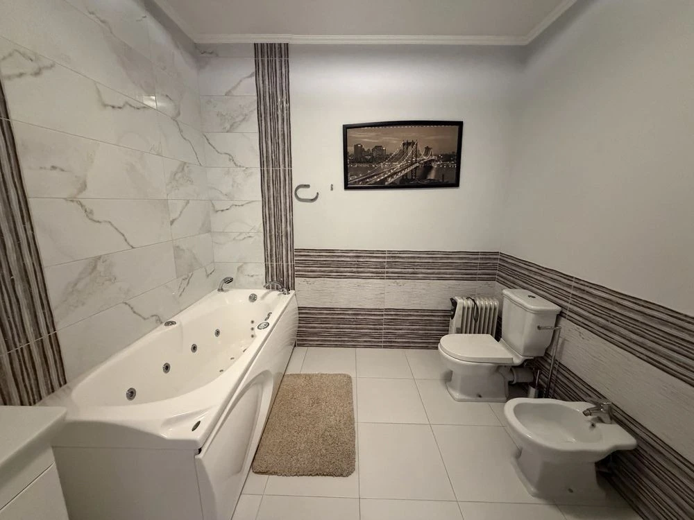 Без комісії Оренда 3-к квартири 140 м² у ЖК Carnegie Tower,