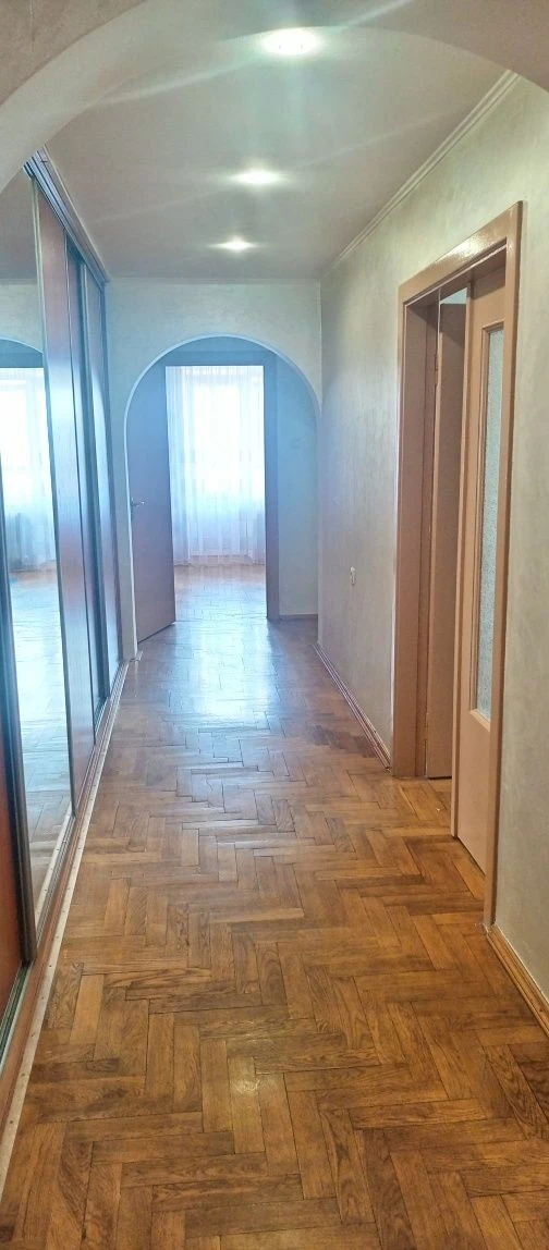 Ст. м. Мінська, вул. Богатирська 6/1, автономне живлення
