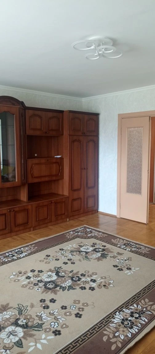 Ст. м. Мінська, вул. Богатирська 6/1, автономне живлення