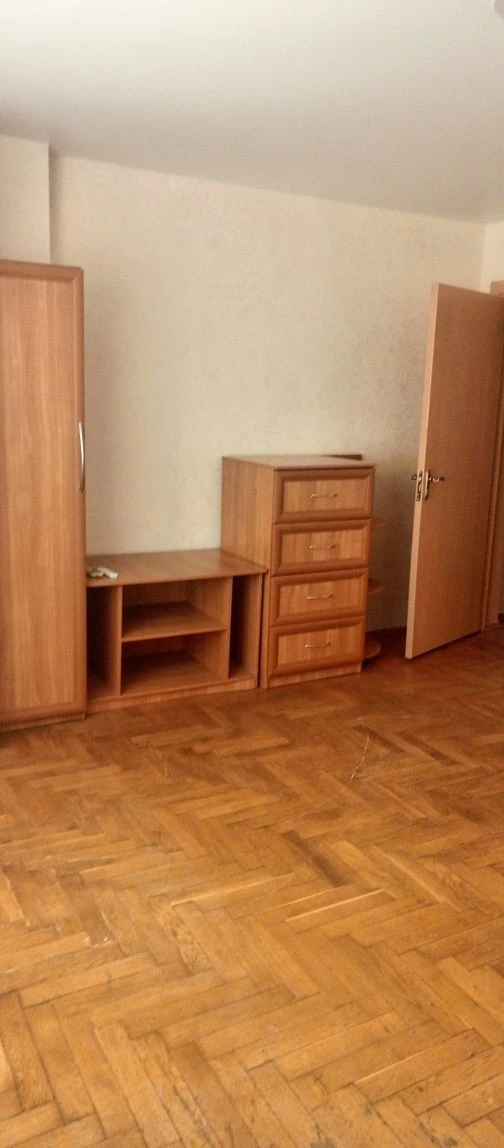 Ст. м. Мінська, вул. Богатирська 6/1, автономне живлення