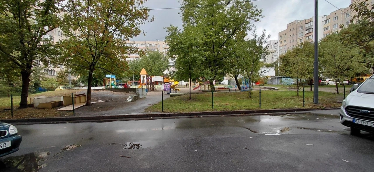 Оренда однокімнатної квартири на лівому березі біля метро Ки