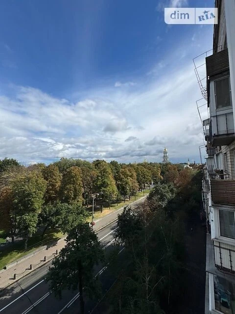 Довготривала оренда 2к квартири на вул. Лаврська 4 • ID 3484