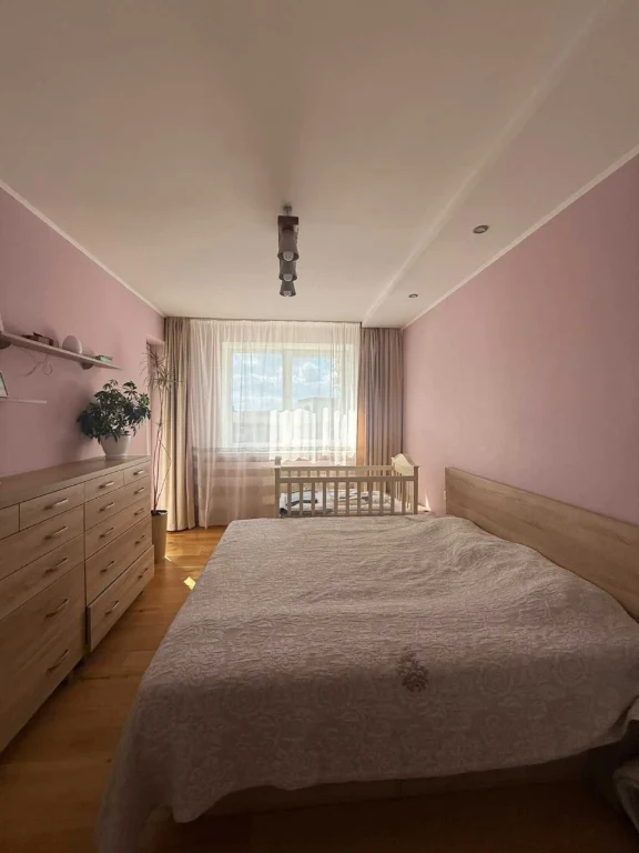 Продаю 2 кімнатну квартиру 72,4 м.кв. по вул. Дж.Вашингтона