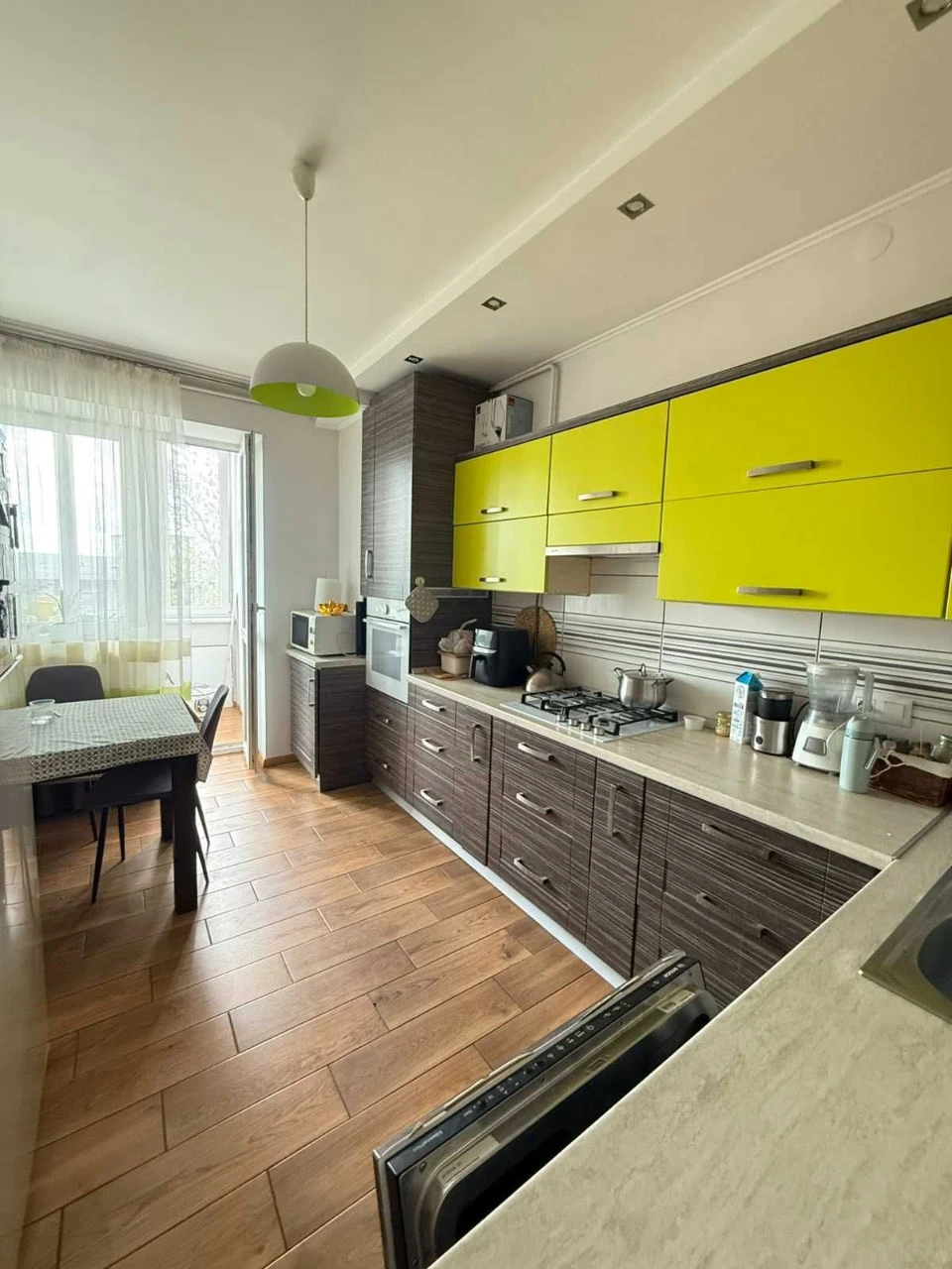 Продаю 2 кімнатну квартиру 72,4 м.кв. по вул. Дж.Вашингтона