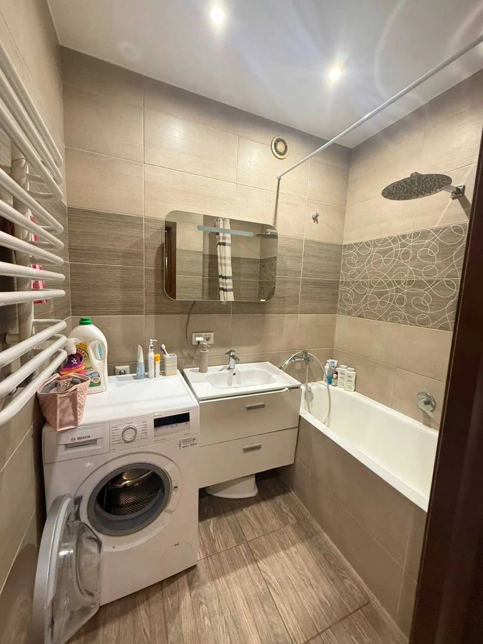 Продаю 2 кімнатну квартиру 72,4 м.кв. по вул. Дж.Вашингтона