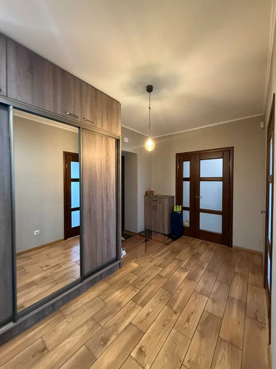 Продаю 2 кімнатну квартиру 72,4 м.кв. по вул. Дж.Вашингтона
