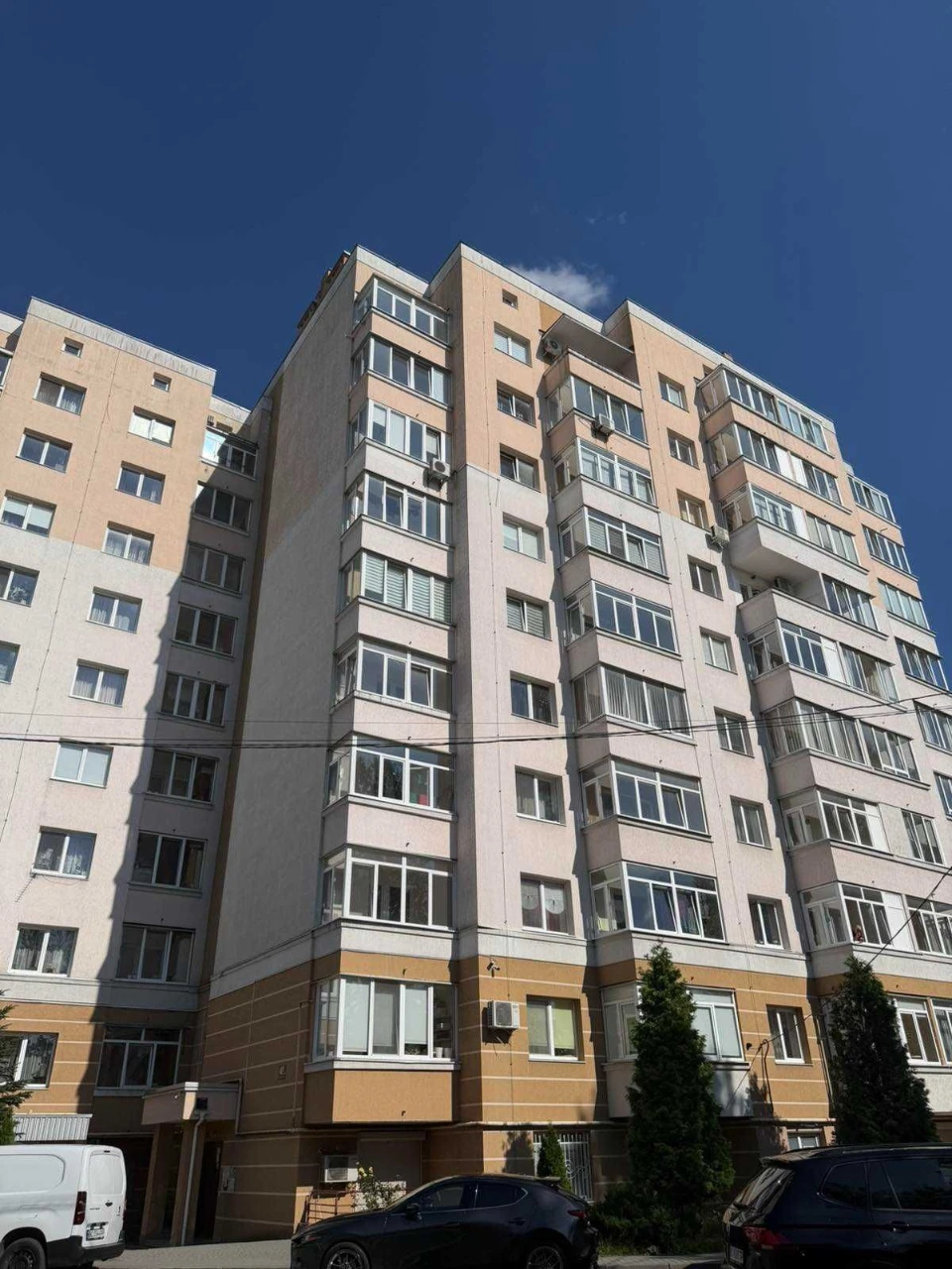 Продаю 2 кімнатну квартиру 72,4 м.кв. по вул. Дж.Вашингтона