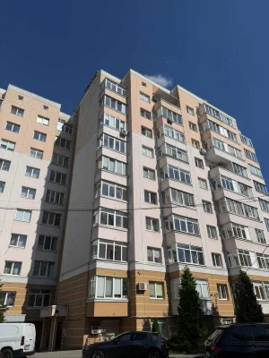 Продаю 2 кімнатну квартиру 72,4 м.кв. по вул. Дж.Вашингтона
